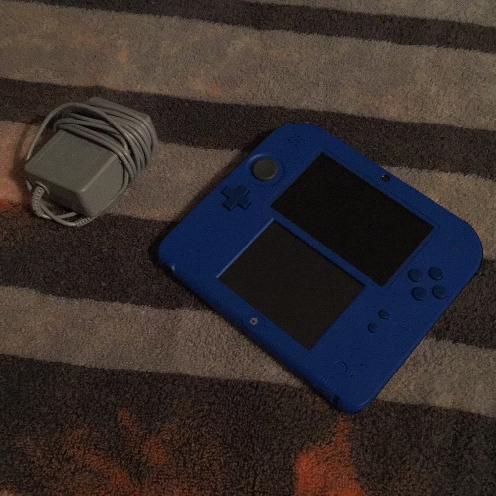Blue Nintendo 2DS!!! Charger included!!